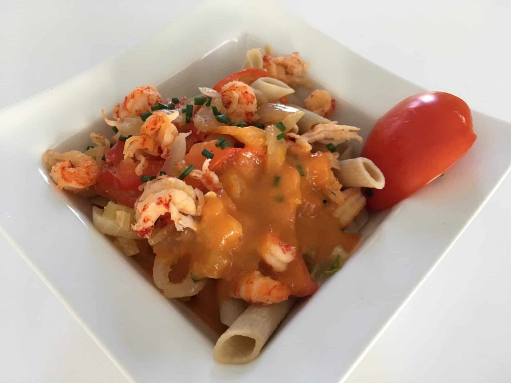 penne met italiaanse saus en rivierkreeftjes